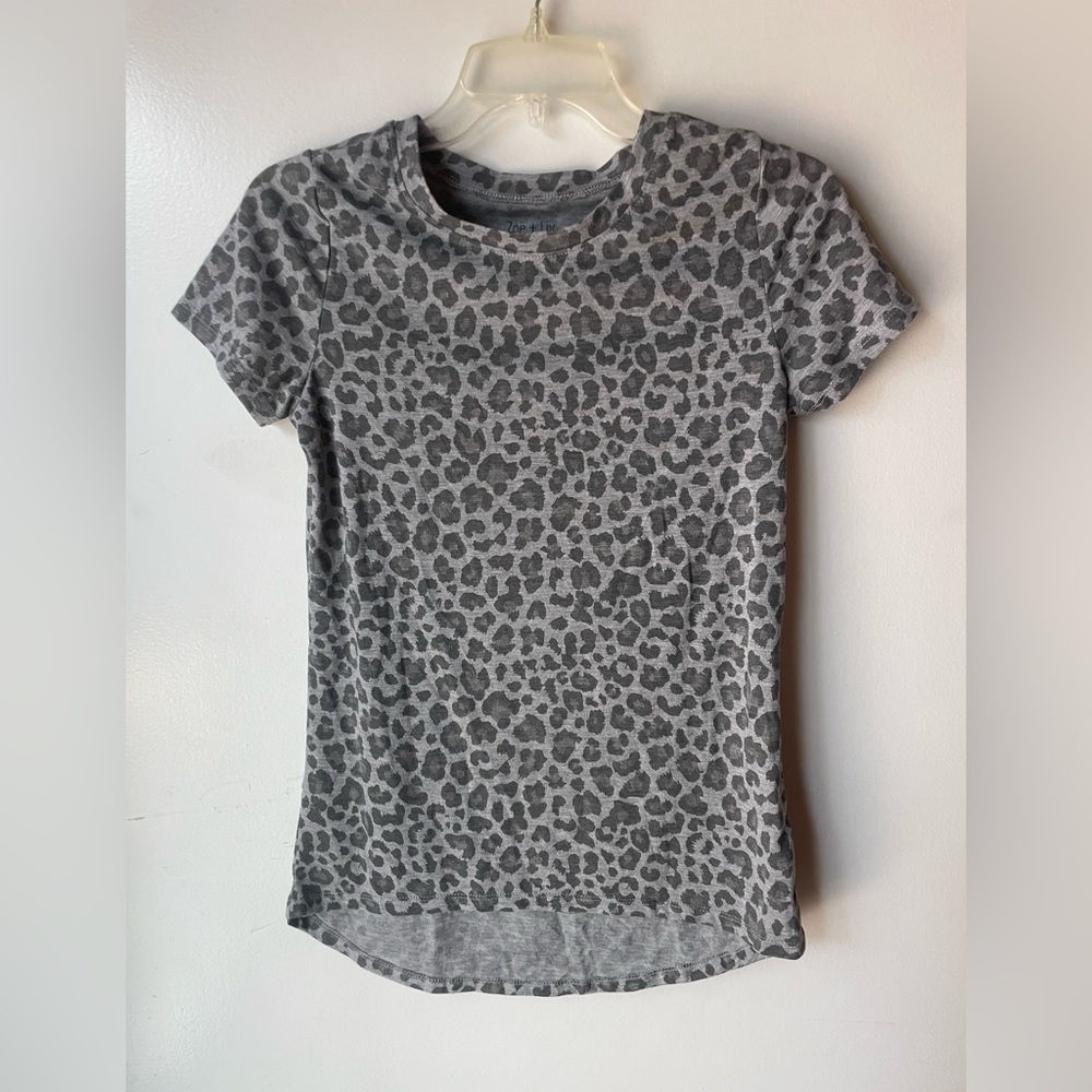 Juniors Zoe + Liv XS Gray leopard print tee Tote2